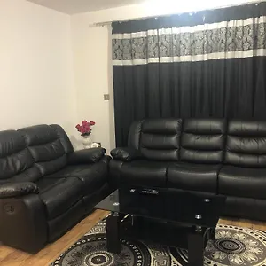 Luxury Kingsize Bedroom With Private Bathroom Homestay